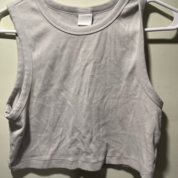 Four women’s tank tops - Picture 4 of 5